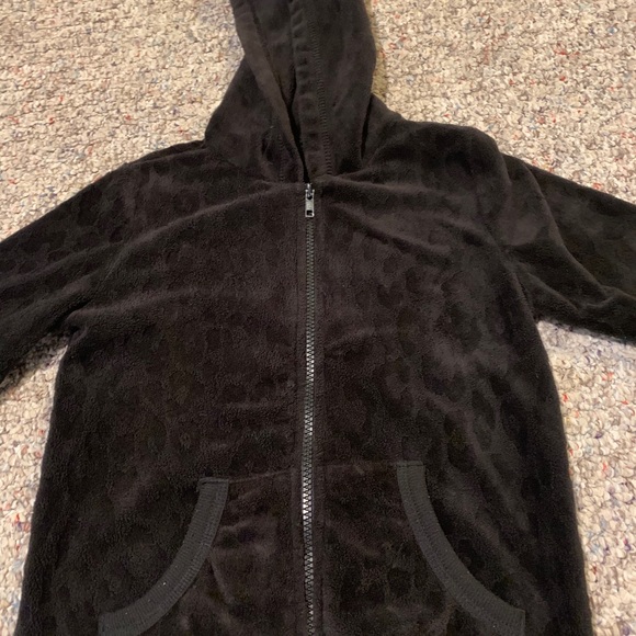Girls black fleece jacket animal print size 7/8 - Picture 2 of 4